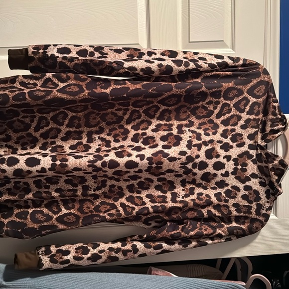 Leopard sweater long brand new with tags - Picture 1 of 3